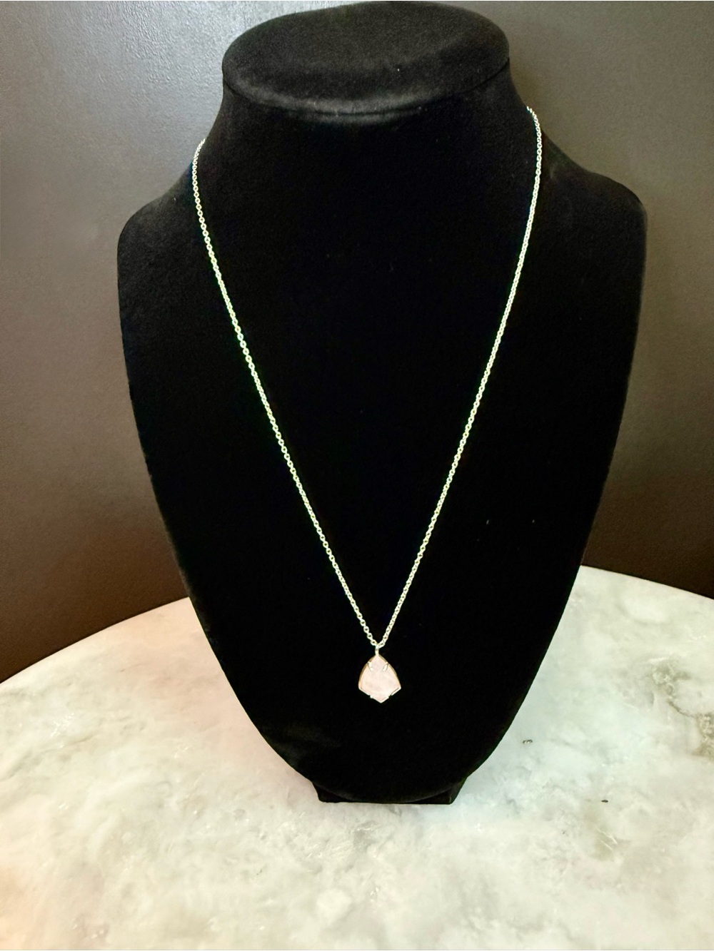 Kendra Scott Cory Pendant Necklace - Silver / Rose Quartz (Excellent
Condition)
